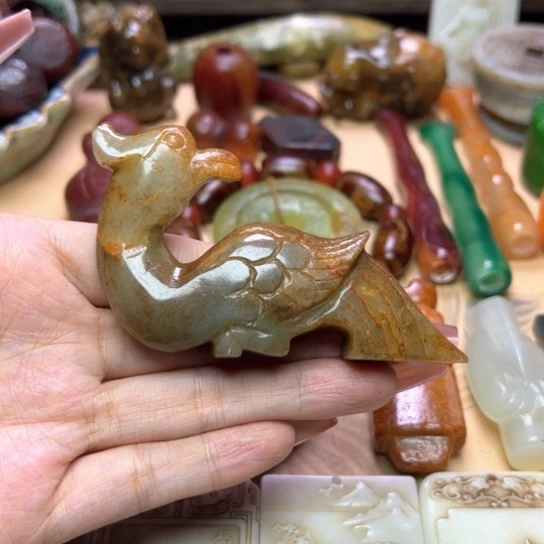 未镶嵌蛇纹石玉颈饰