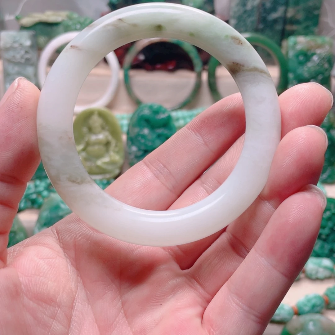 独山玉未镶嵌手镯