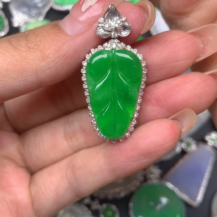 吊坠(不含链)18K金镶嵌翡翠