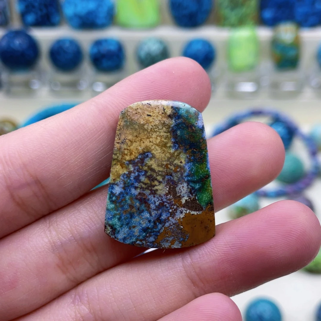 未镶嵌绿松石颈饰