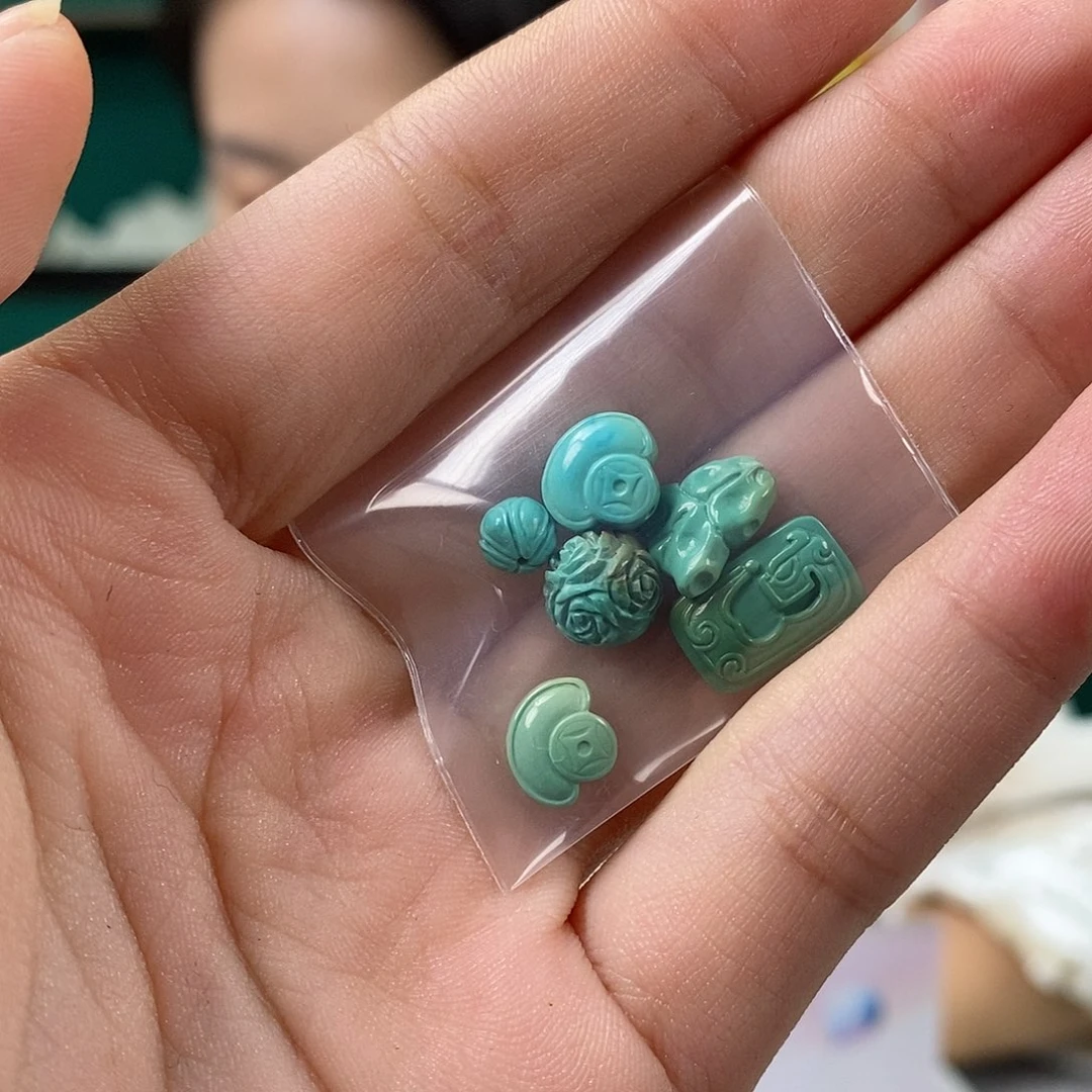 绿松石未镶嵌珠宝奇石