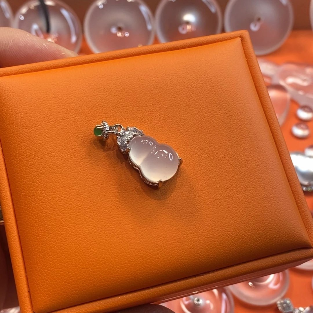 石英质玉吊坠未镶嵌