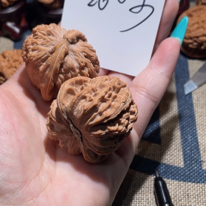 小***伴吊坠文玩核桃白狮