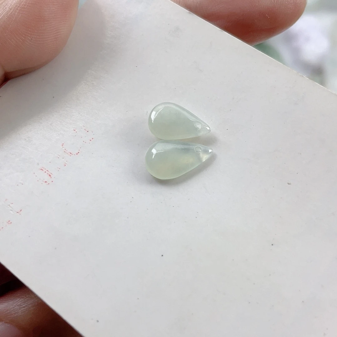 翡翠颈饰未镶嵌水滴