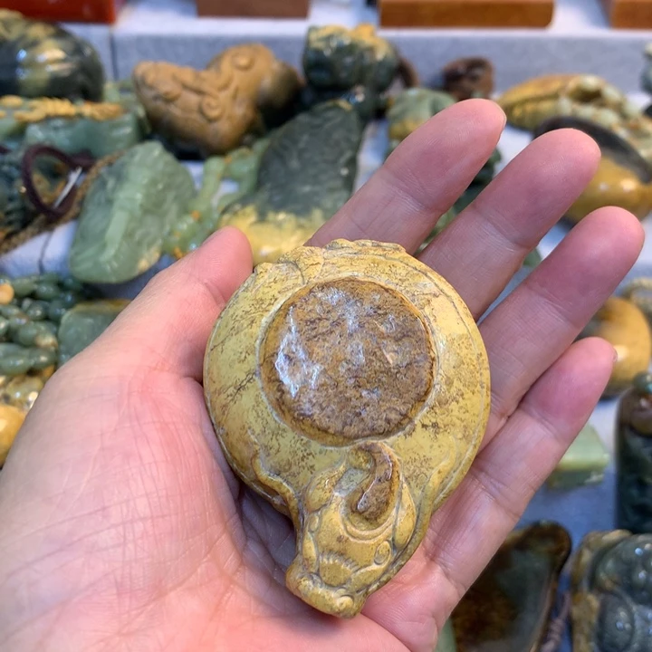 你***生岫岩河磨玉（透闪石质玉）未镶嵌把件