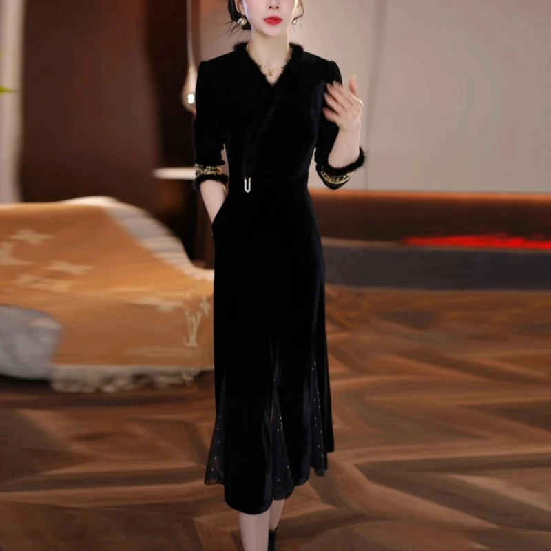 丝绒轻奢高贵女装2025秋冬季新款名媛黑色显瘦加厚高级感连衣裙子