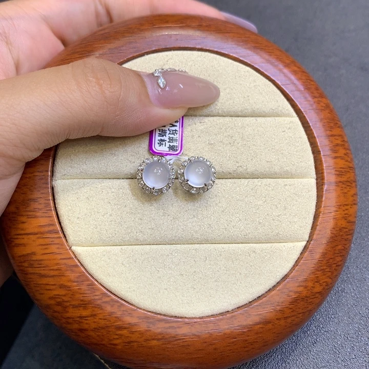 颈饰18K金镶嵌翡翠