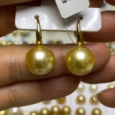 18K金镶嵌海水珍珠耳饰