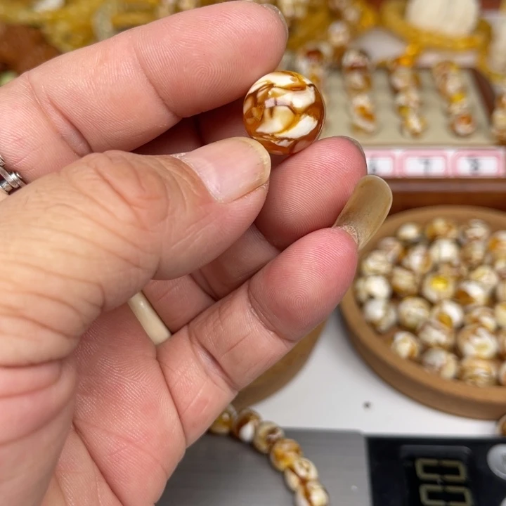 琥珀裸石未镶嵌不****受46号