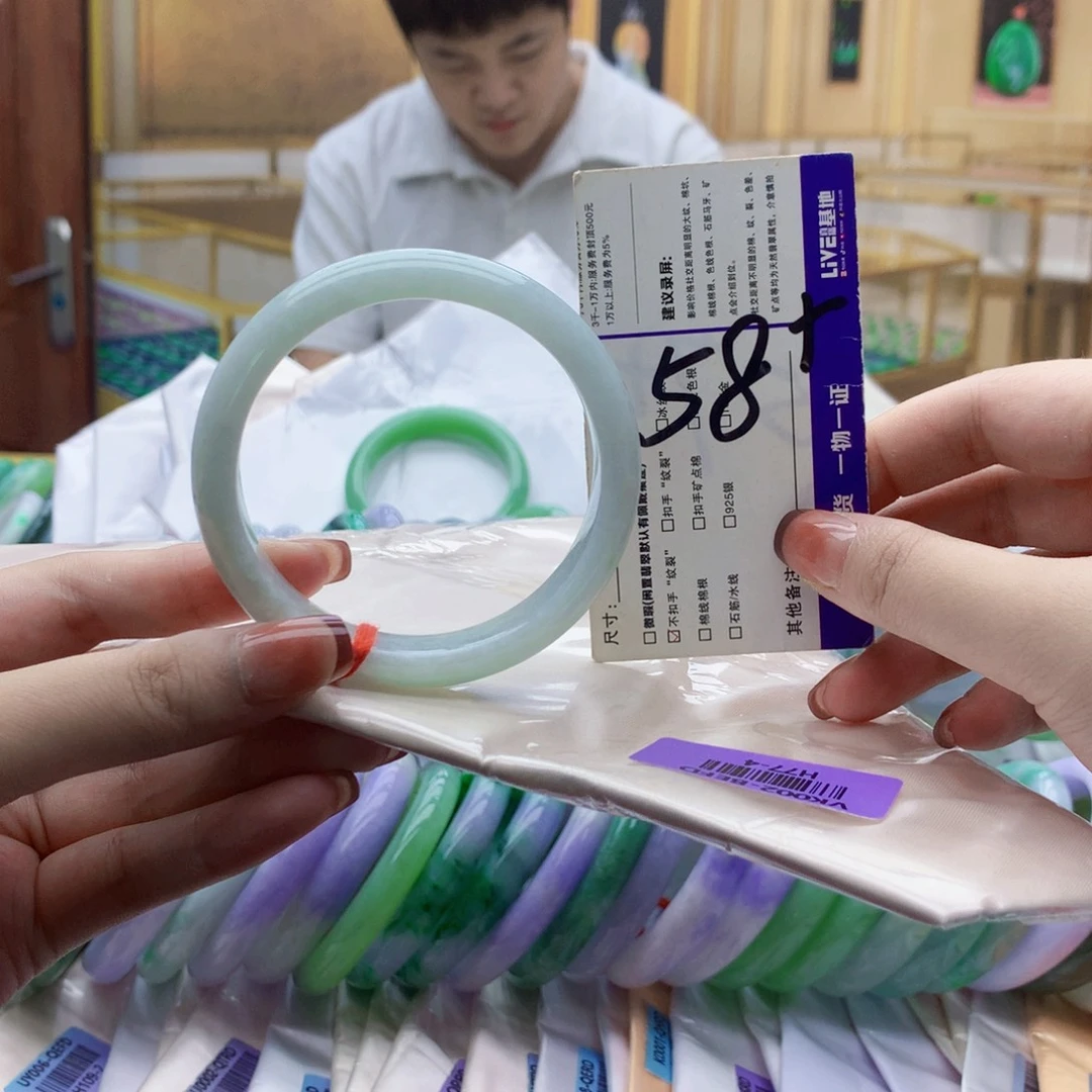 翡翠未镶嵌手镯nnn