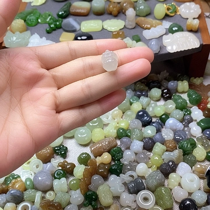 未镶嵌和田玉挂件猫