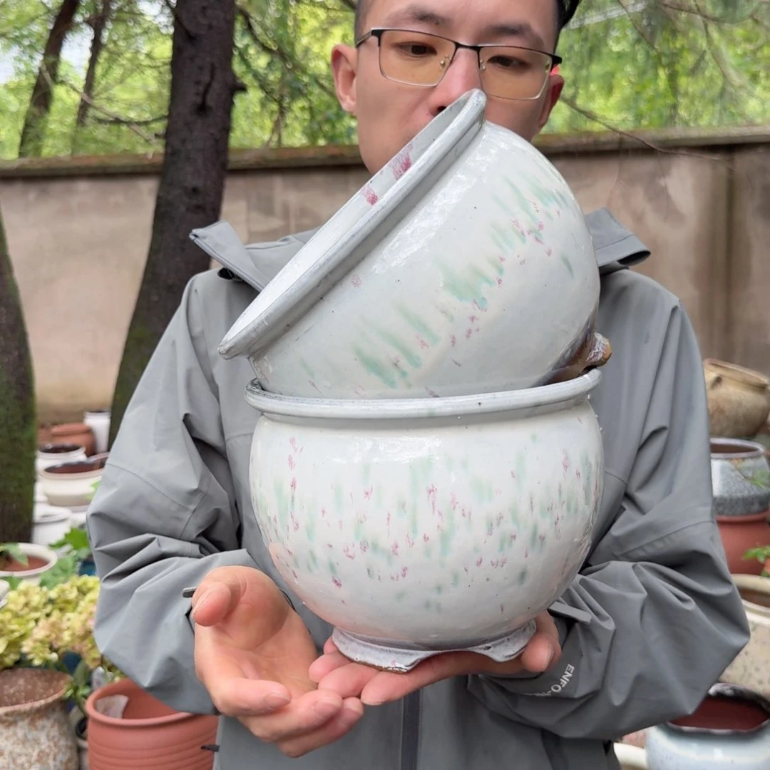 紫砂花盆口20高17（两个脚脚白色拼