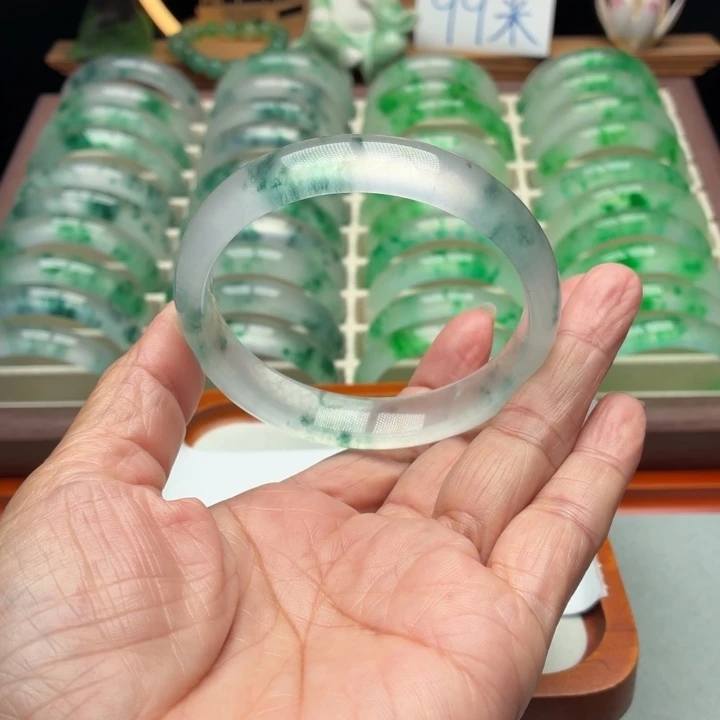 m***u石英质玉未镶嵌手镯