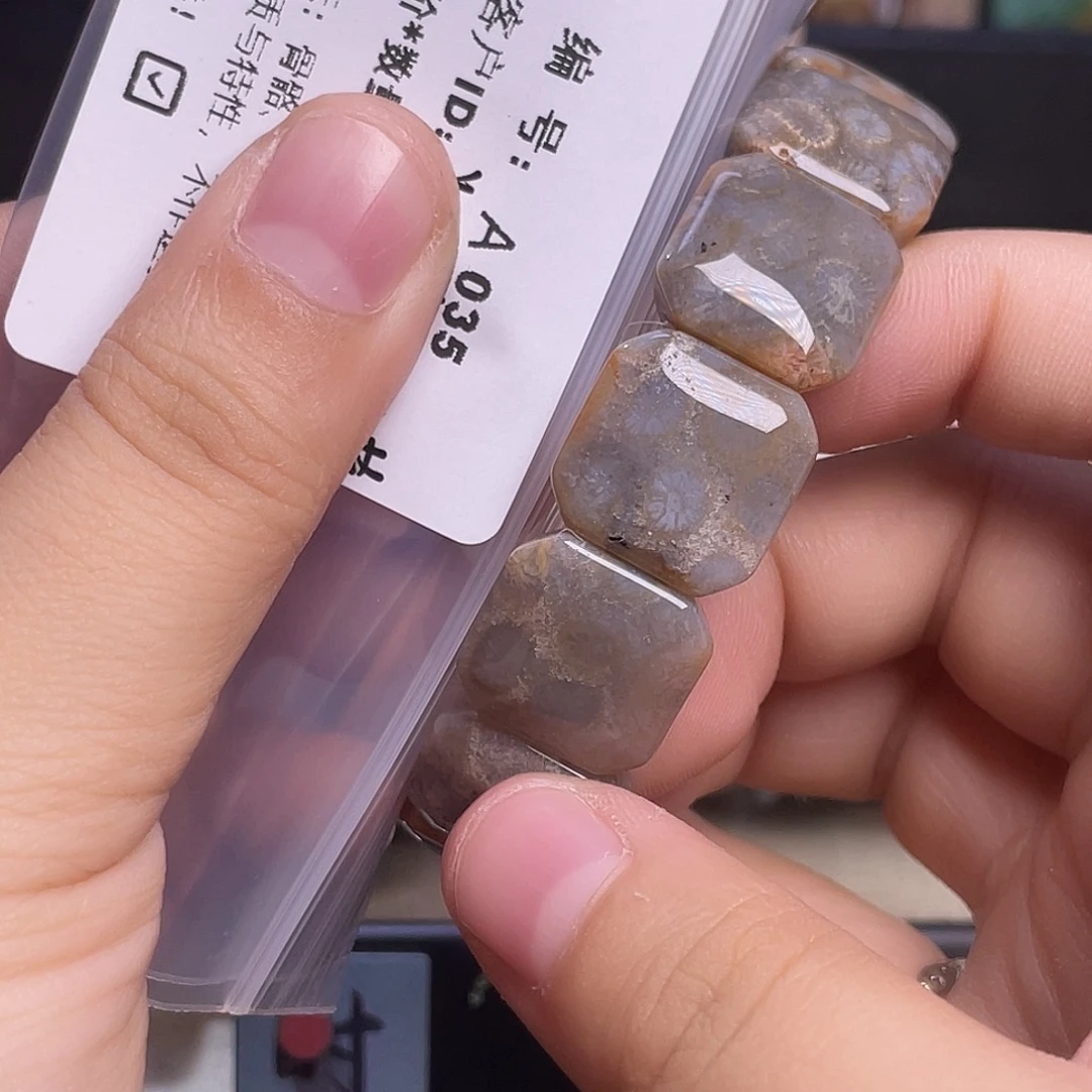 为***懂硅化玉未镶嵌圈手牌