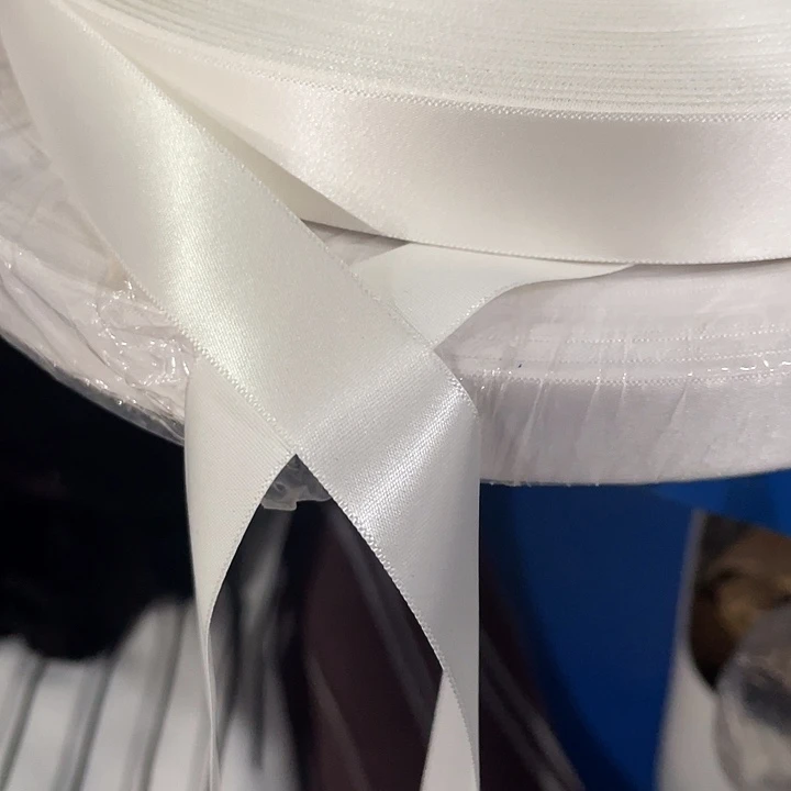 缎带2.3厘米宽、约200米长、1021