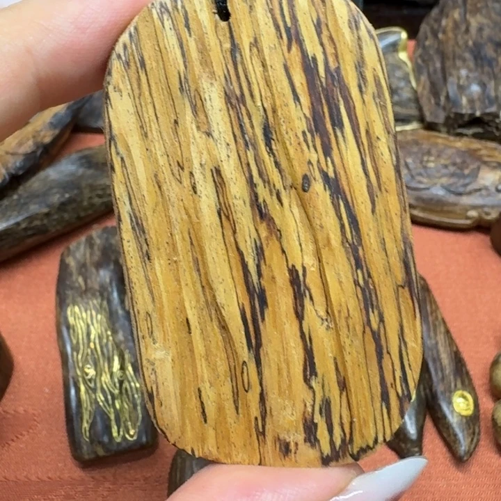 大叶紫檀（黑酸枝木类）