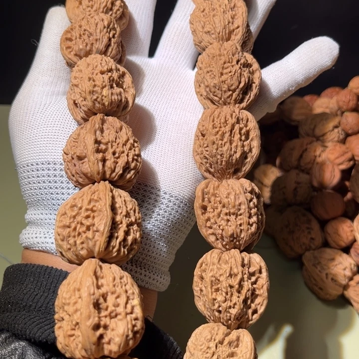 文玩核桃手串…………44