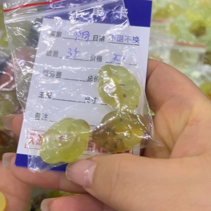 蛇纹石玉吊坠合金阿***格