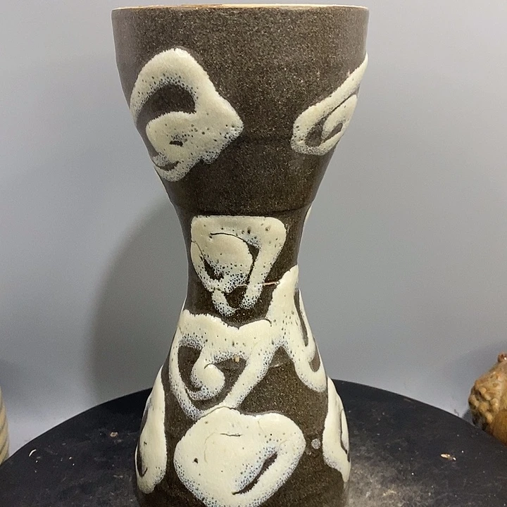 鲁山窑花觚造型独特