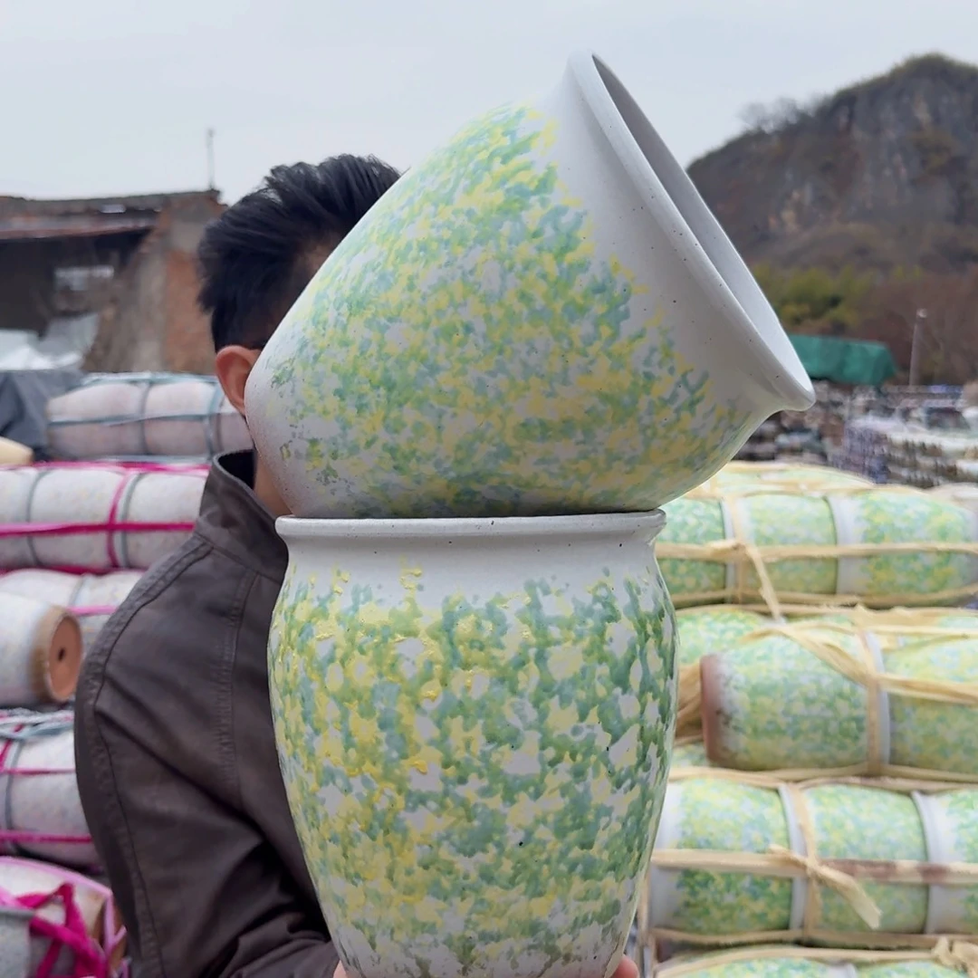 紫砂花盆口19高22（两个油菜花