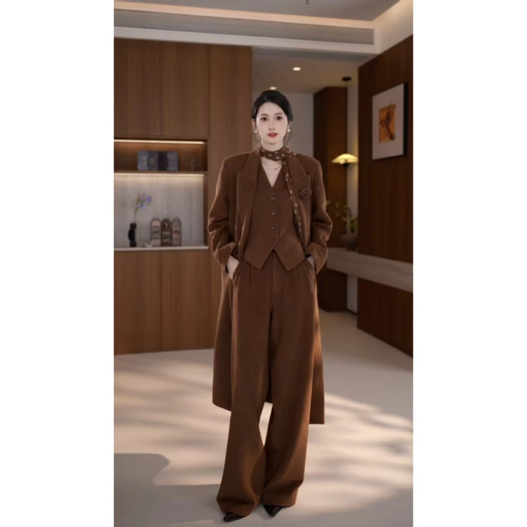 【丢丢】时尚复古轻奢风红棕色毛呢大衣马甲半裙三件套装D58TZG1152