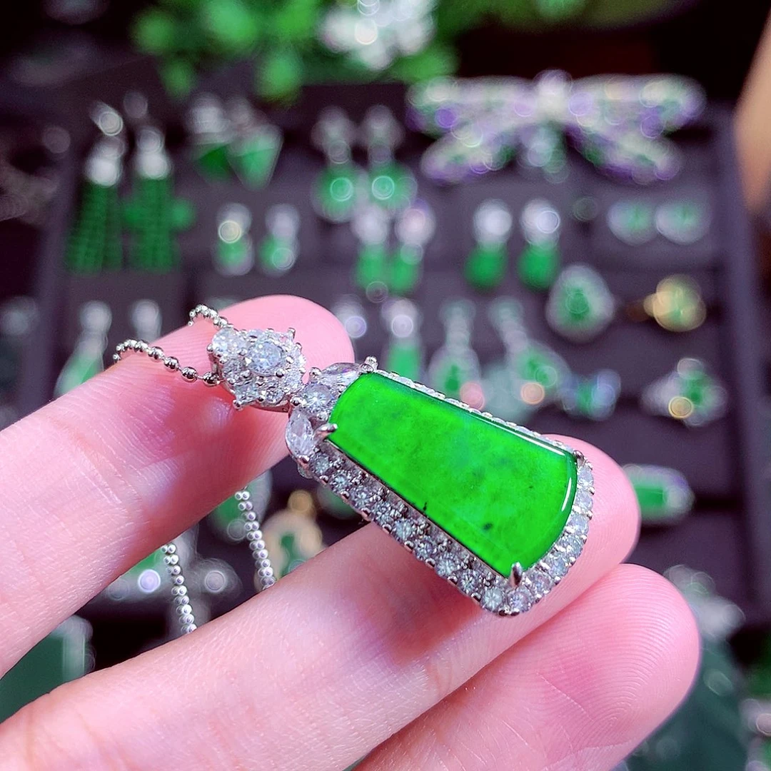 颈饰未镶嵌翡翠天然