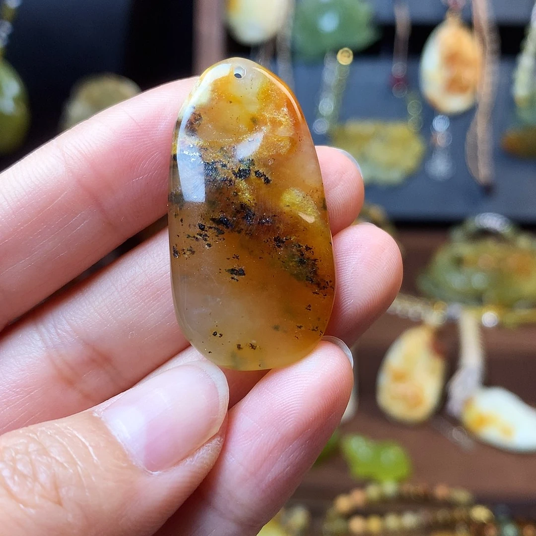 蛇纹石玉未镶嵌颈饰