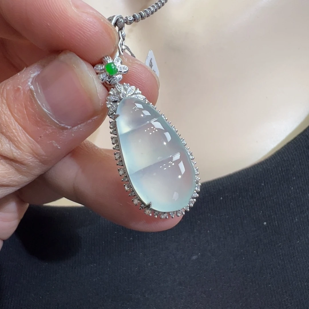 翡翠吊坠(不含链)18K金镶嵌