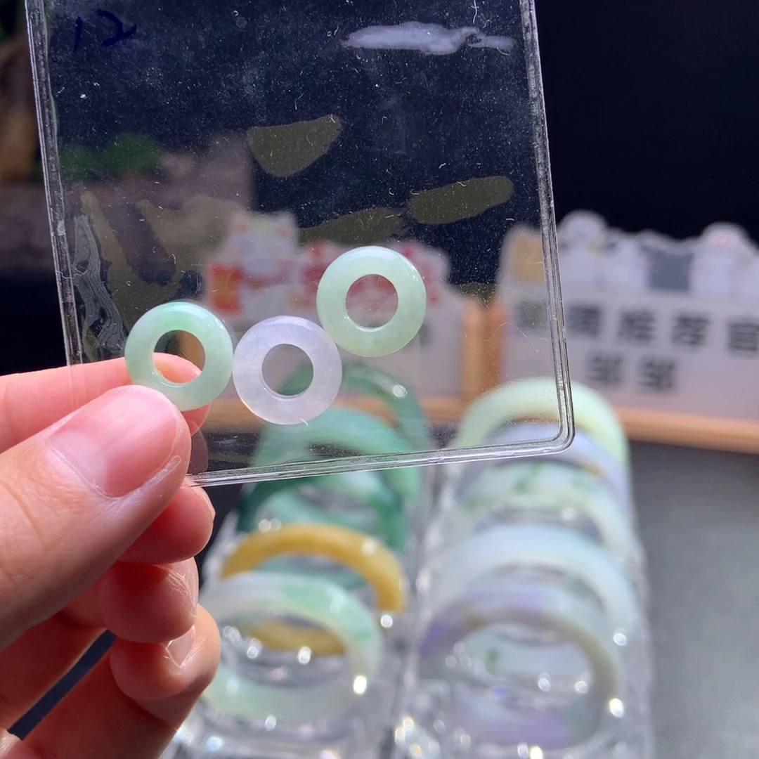 定制翡翠未镶嵌翡翠手镯