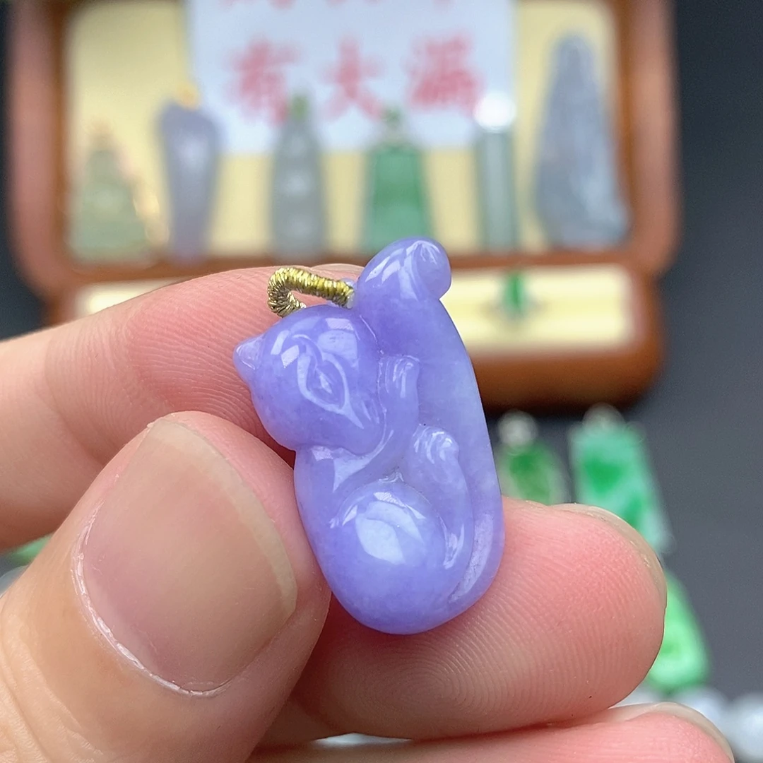 翡翠未镶嵌颈饰狐狸