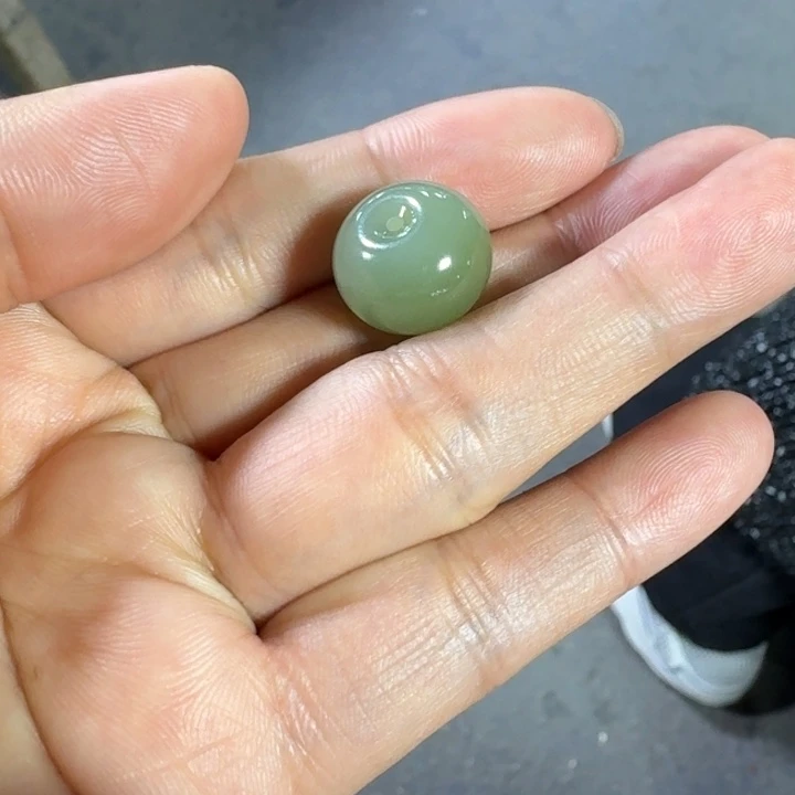 和田玉未镶嵌耳饰