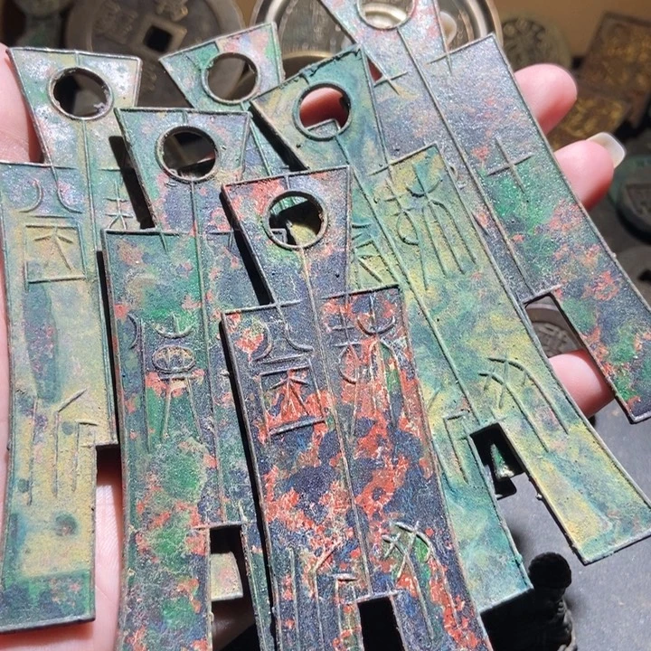 知***人铜现代工艺品仿制品