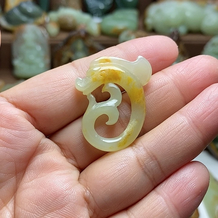 岫岩河磨玉（透闪石质玉）未镶嵌颈饰