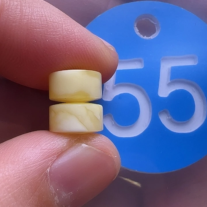 未镶嵌蜜蜡裸石8.5m m