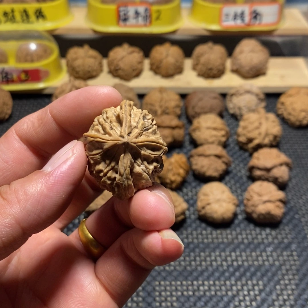 添***饭文玩核桃吊坠异形