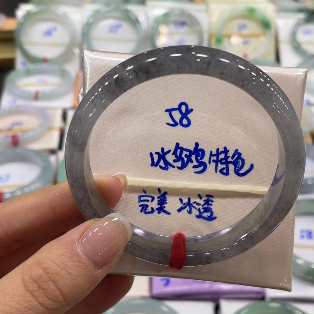 翡翠手镯未镶嵌翡翠