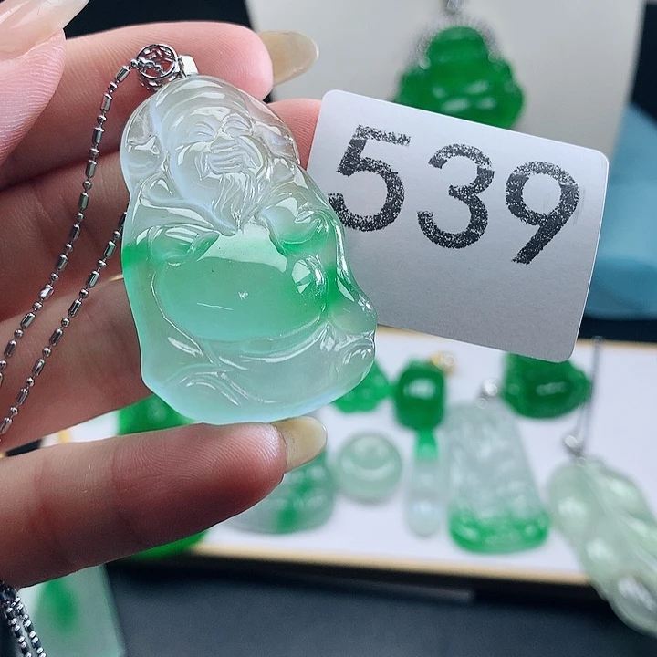 翡翠未镶嵌吊坠(赠链)