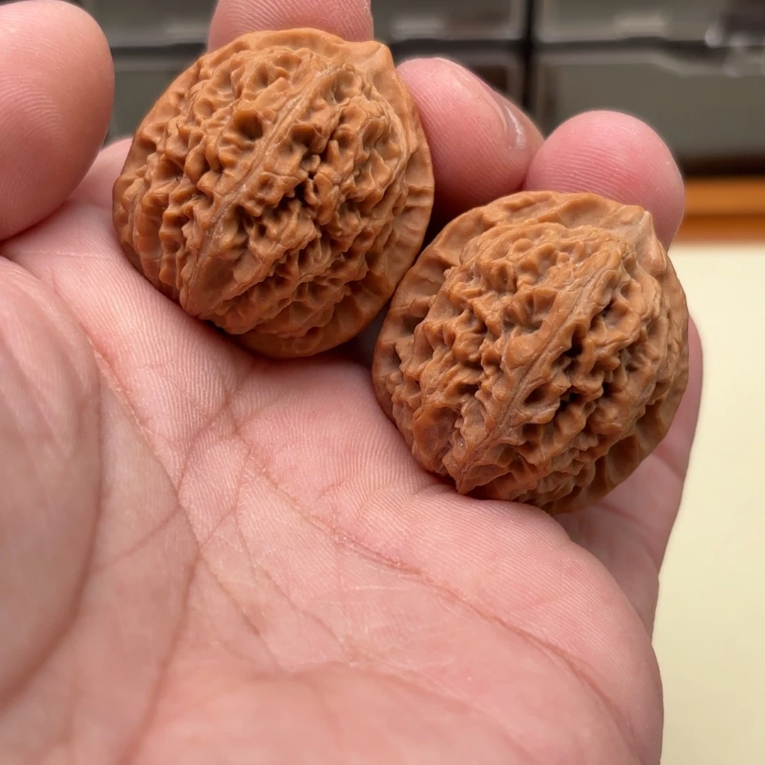 何***.文玩核桃把件荔枝纹