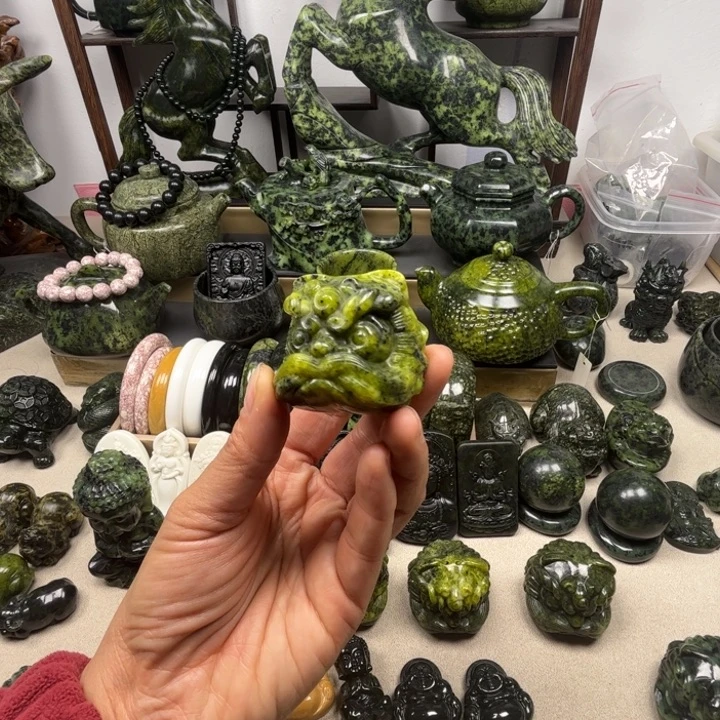 蛇纹石玉未镶嵌把玩件微瑕醒狮头把玩件