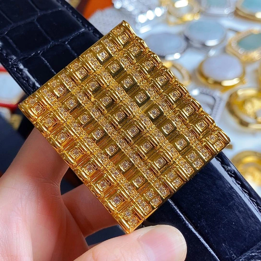 包黄金算盘扣配鳄鱼皮
