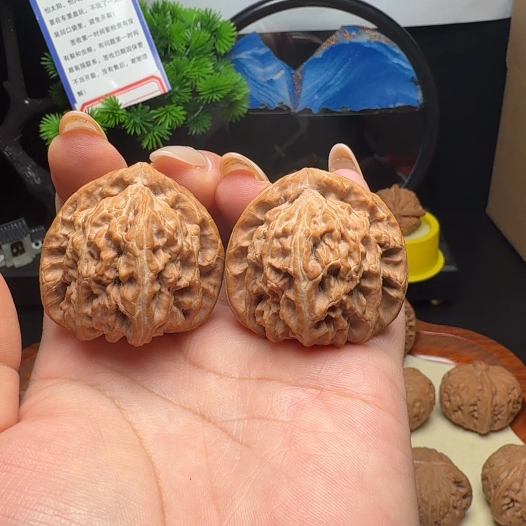 吊坠文玩核桃全品三角白38