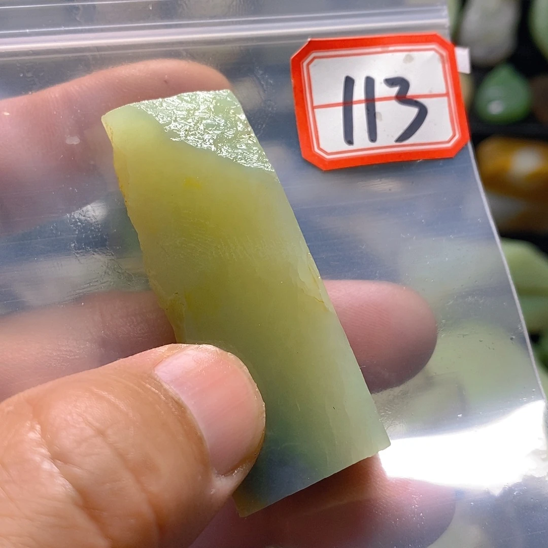 千***与和田玉（糖玉）未镶嵌珠宝半成品