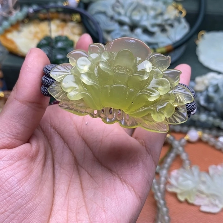 蛇纹石玉未镶嵌吊坠