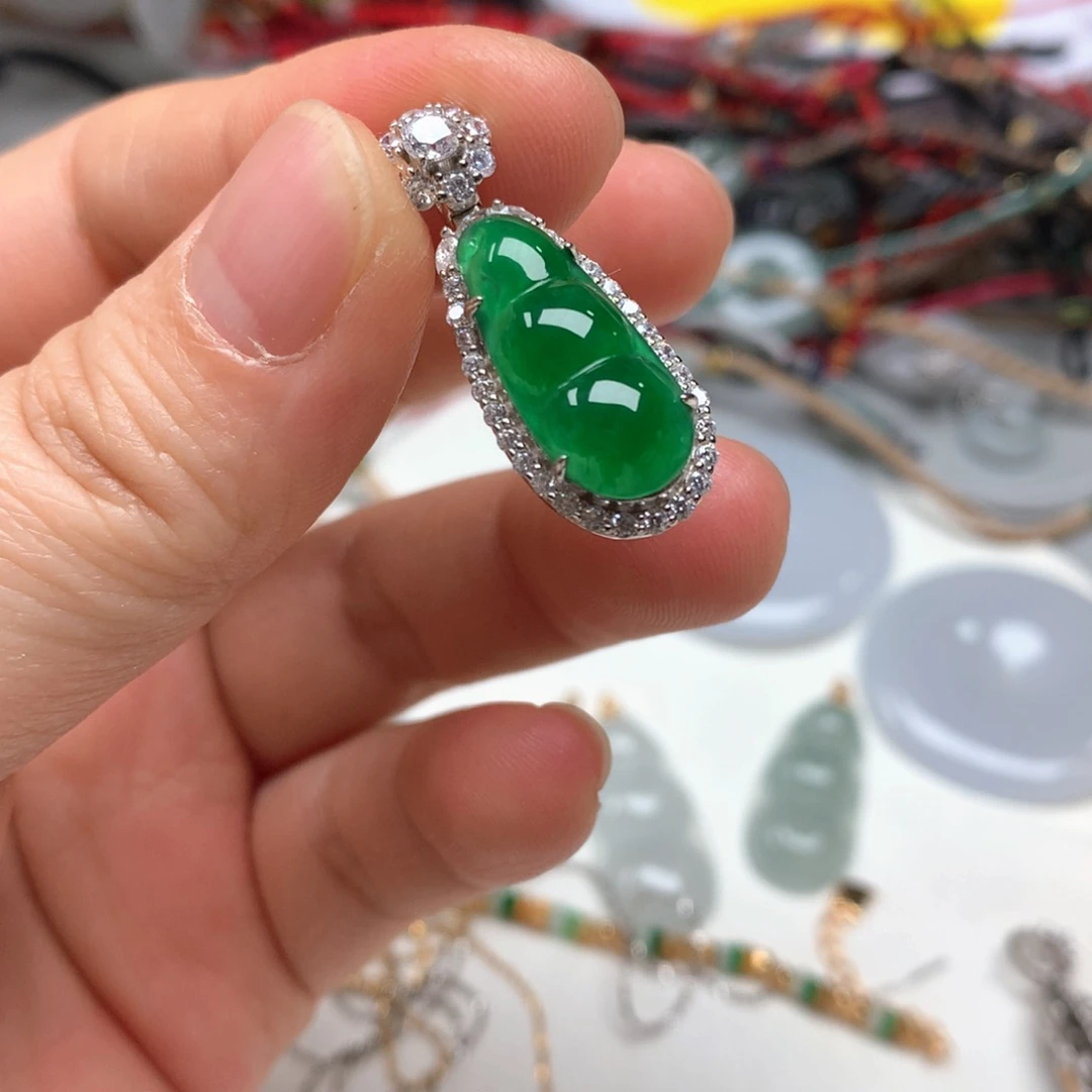 翡翠银S925镶嵌颈饰翡翠豆子危