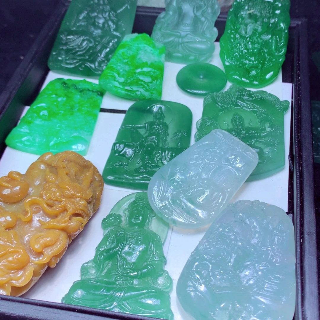 p****定制翡翠未镶嵌天然翡翠A货毛货挂件