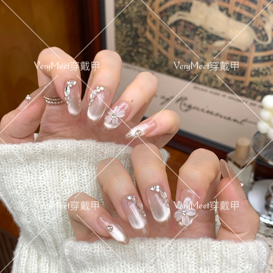 VeryMeet穿戴甲裸色微笑猫眼手工立体花纯欲淑女中椭圆美甲贴76
