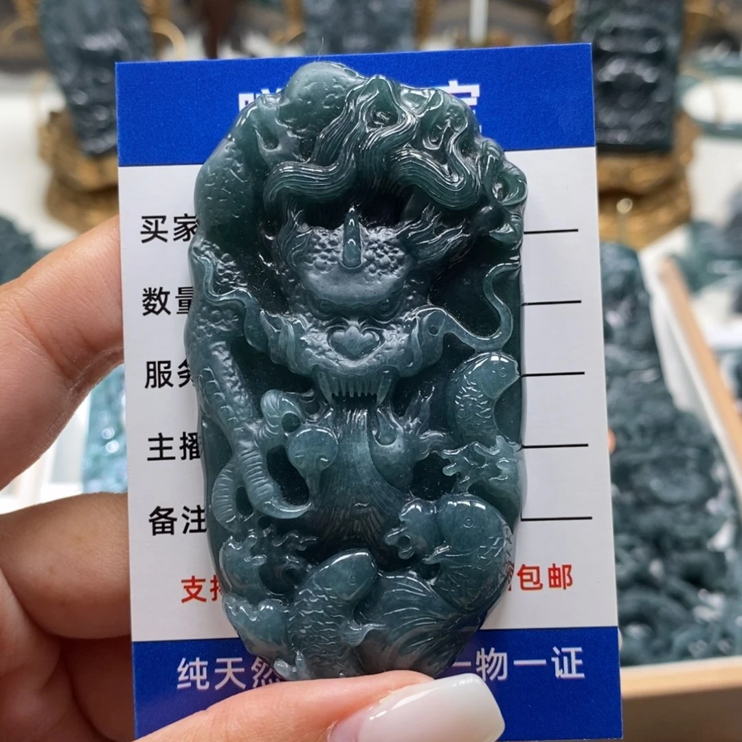 翡翠未镶嵌颈饰金**马