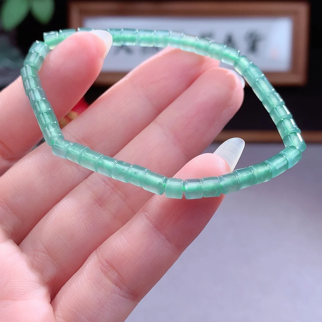 未镶嵌手镯（圆镯）翡翠