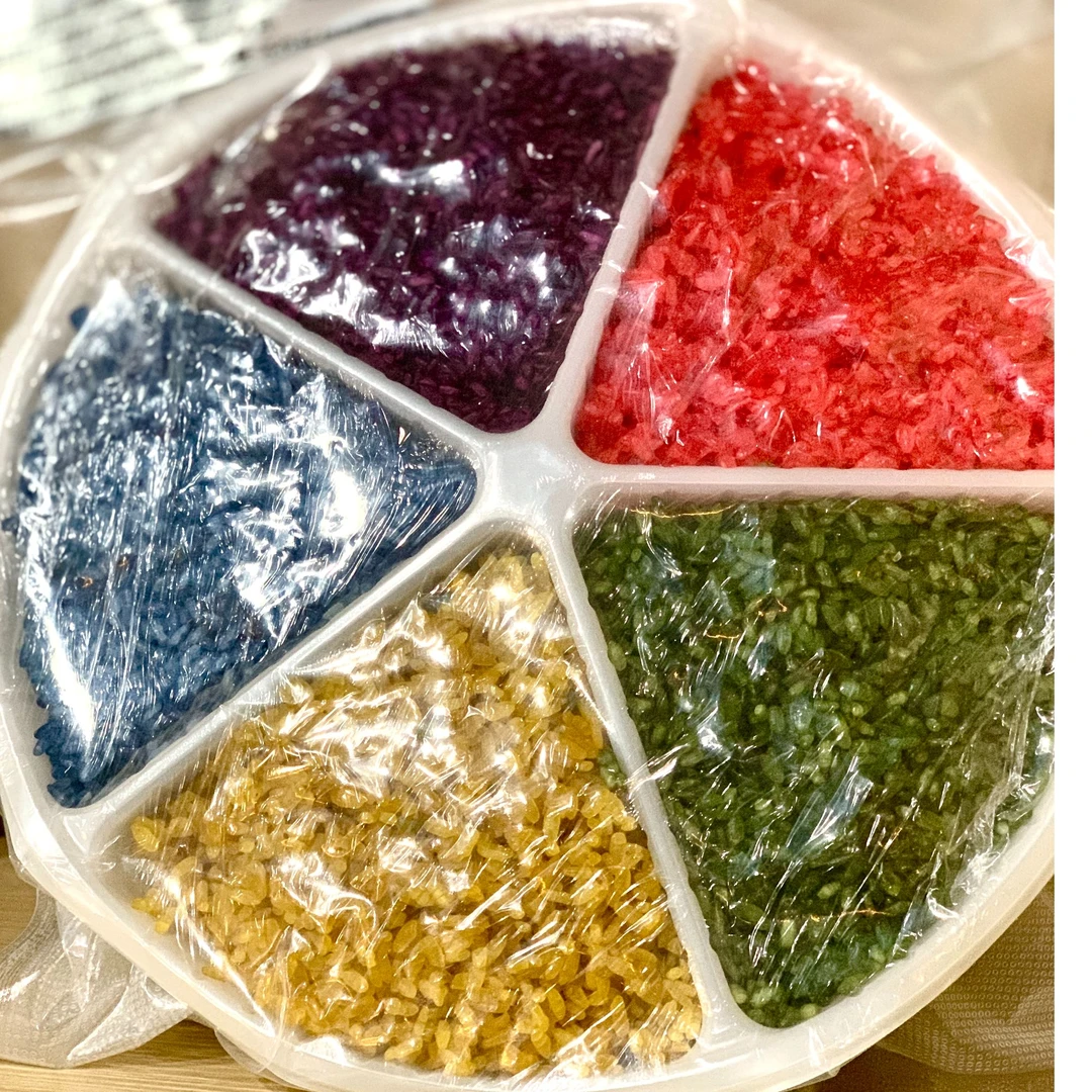 云南八宝镇壮家手工五色糯米饭