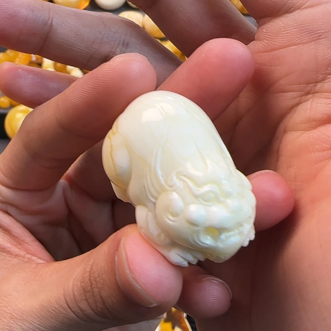 未镶嵌琥珀珠宝奇石